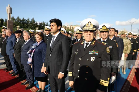 Hərbi Dəniz Qüvvələrində Zəfər Gününə həsr olunan təntənəli mərasim keçirilib