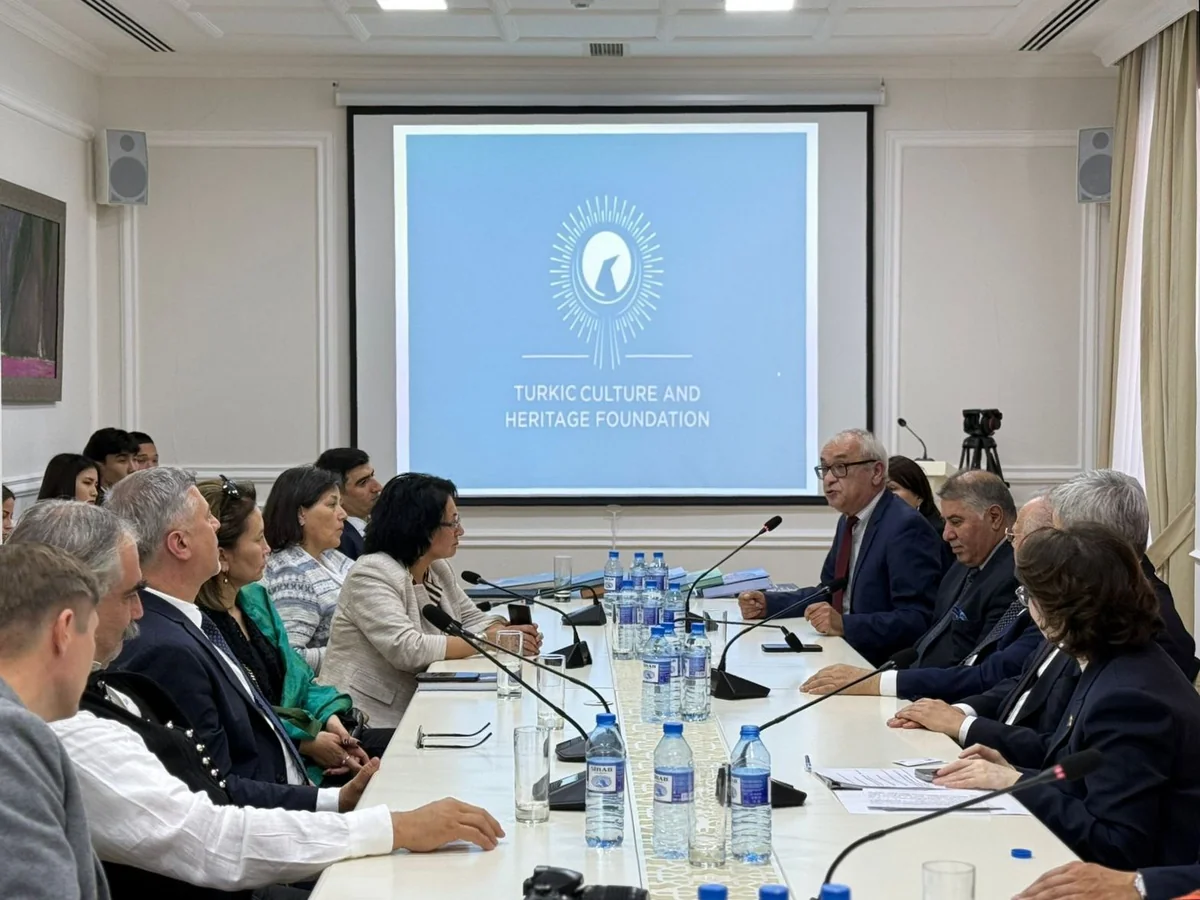 Bakıda macar türkoloq İştvan Mandokinin 80 illiyi qeyd edilib