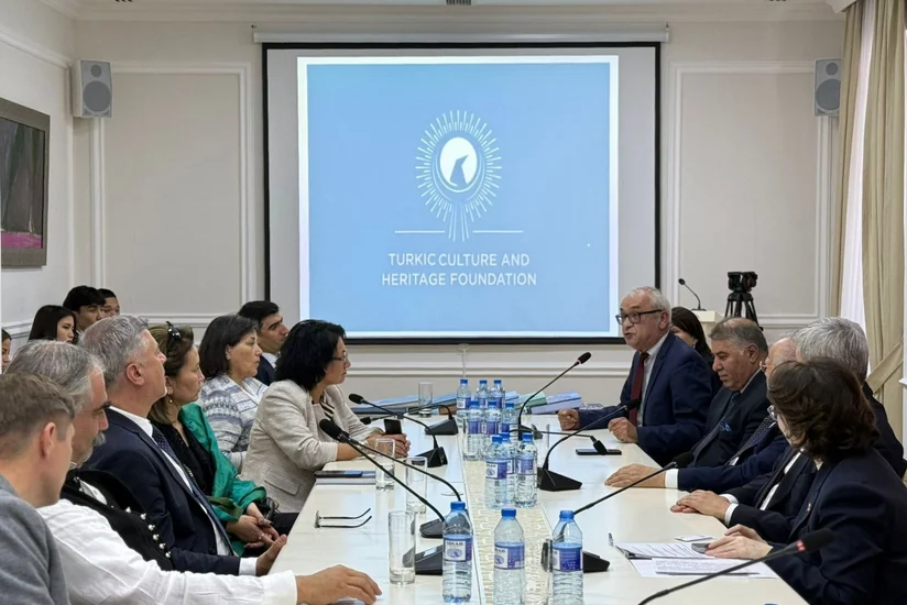 Bakıda macar türkoloq İştvan Mandokinin 80 illiyi qeyd edilib