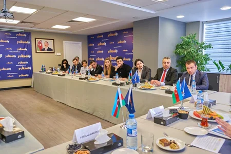 Sahil Babayev ikinci “Yüksəliş” müsabiqəsinin qalibləri ilə görüşüb