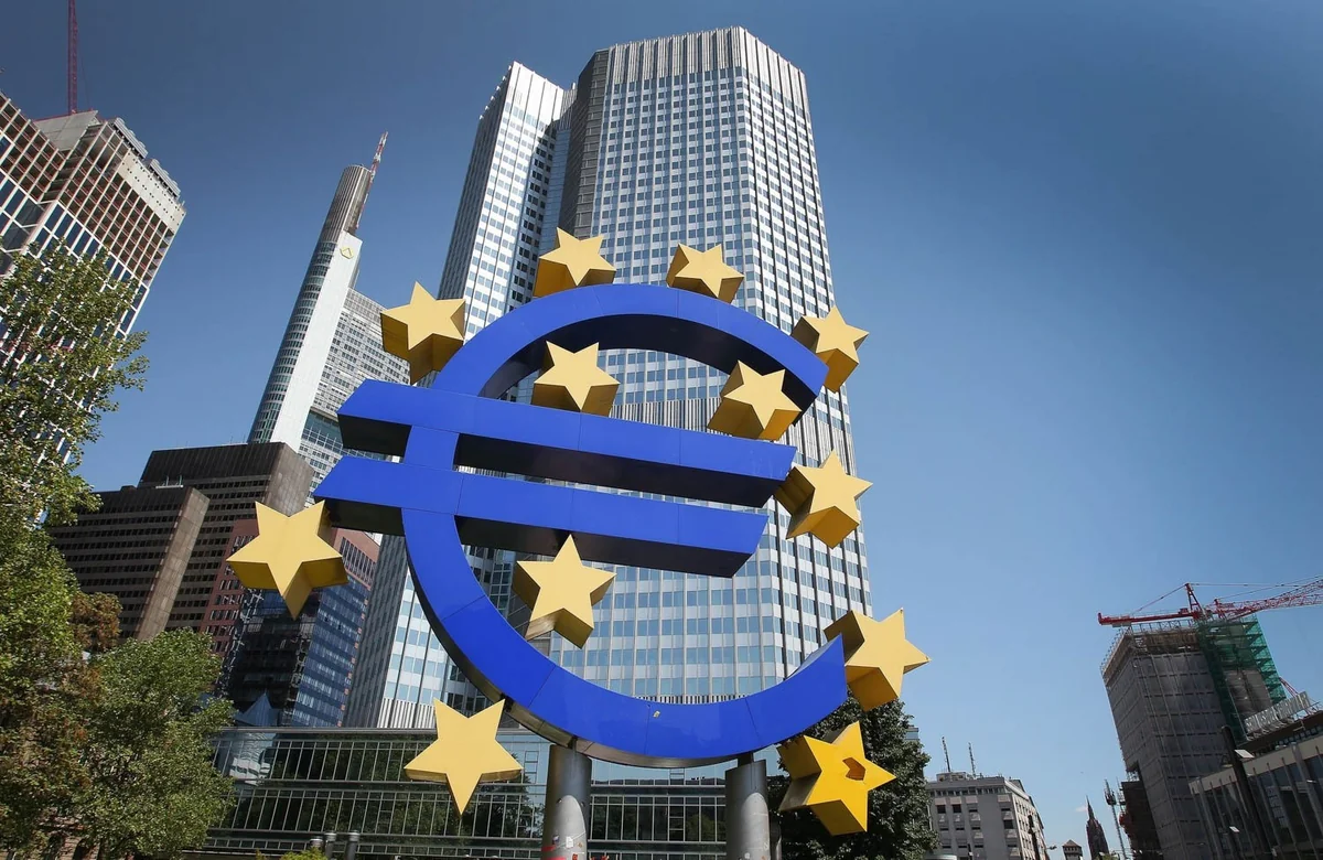 ECB cuts deposit interest