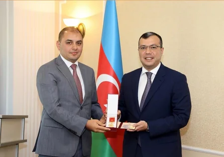 Sahil Babayev nazirlik əməkdaşlarına vəsiqələr və medallar təqdim edib