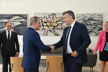 Azerbaijani FM meets Croatian PM