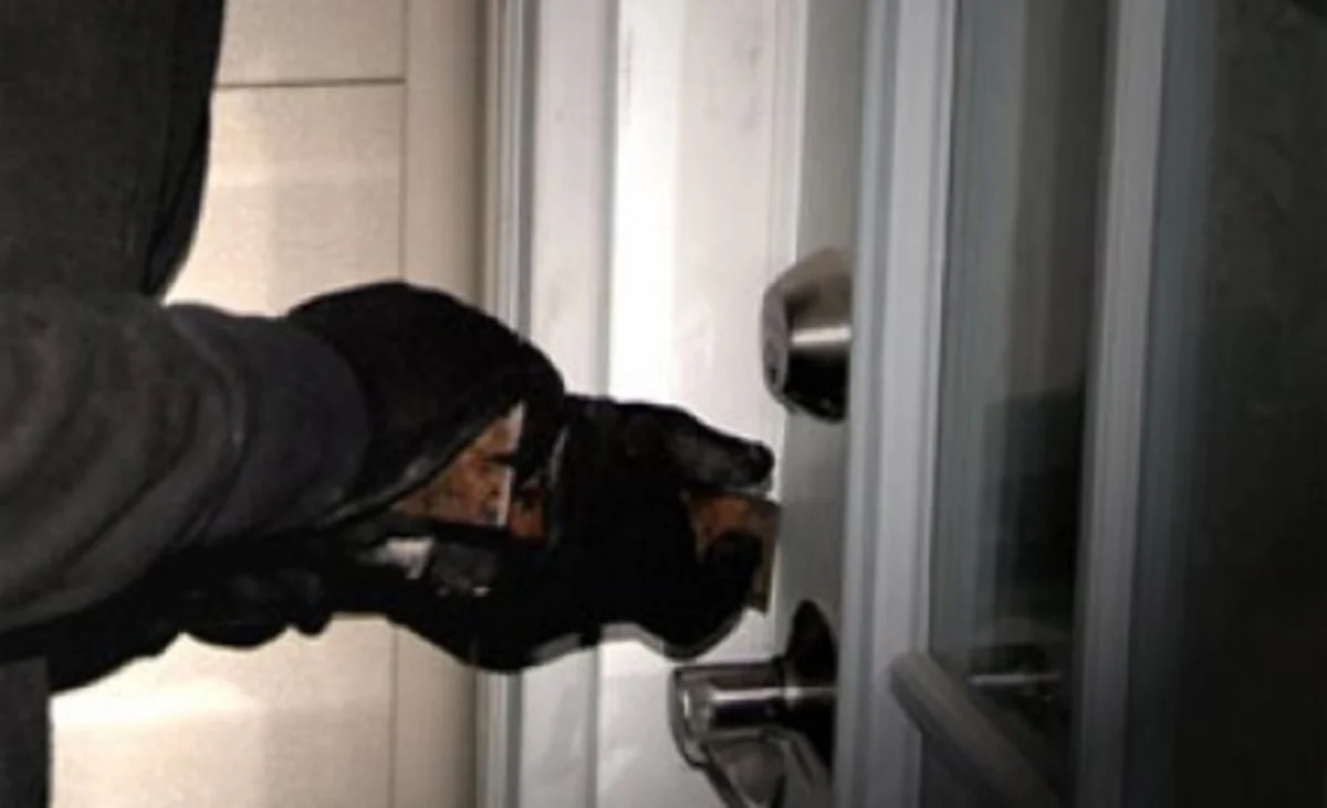 Bakıda şirkətlərdən birinə məxsus anbardan oğurluq olub