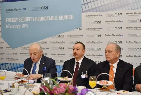 ​İlham Əliyev Münxendə “Şaxələndirmə strategiyaları” mövzusunda “dəyirmi masa”da iştirak edib