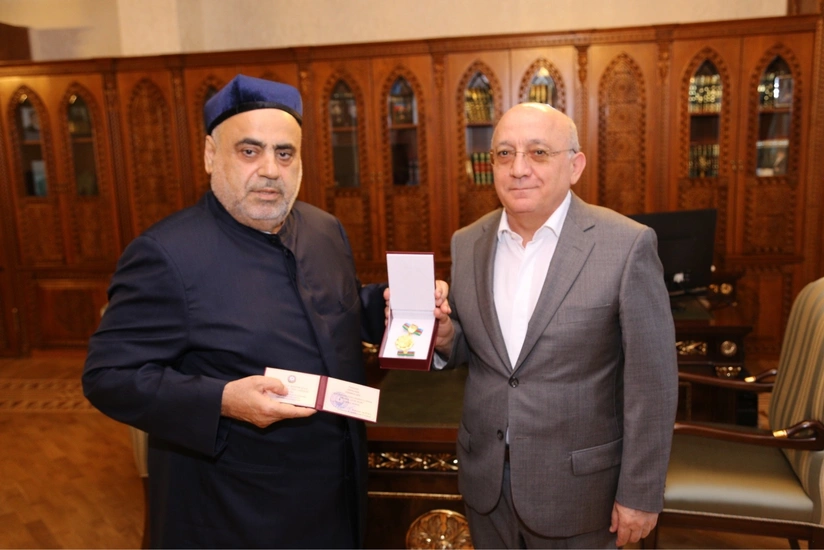 Azərbaycan Xalq Cümhuriyyətinin 100 illiyi medalı Allahşükür Paşazadəyə təqdim olunub