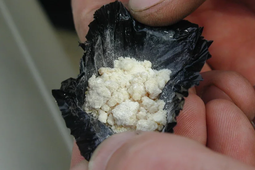 ​İrandan Azərbaycana gələn qadının üzərində heroin aşkarlanıb