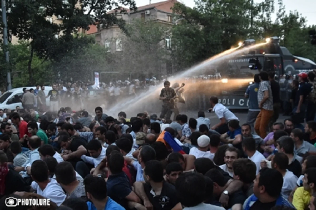 ​Yerevandakı aksiyada 237 etirazçı tutulub - VİDEO