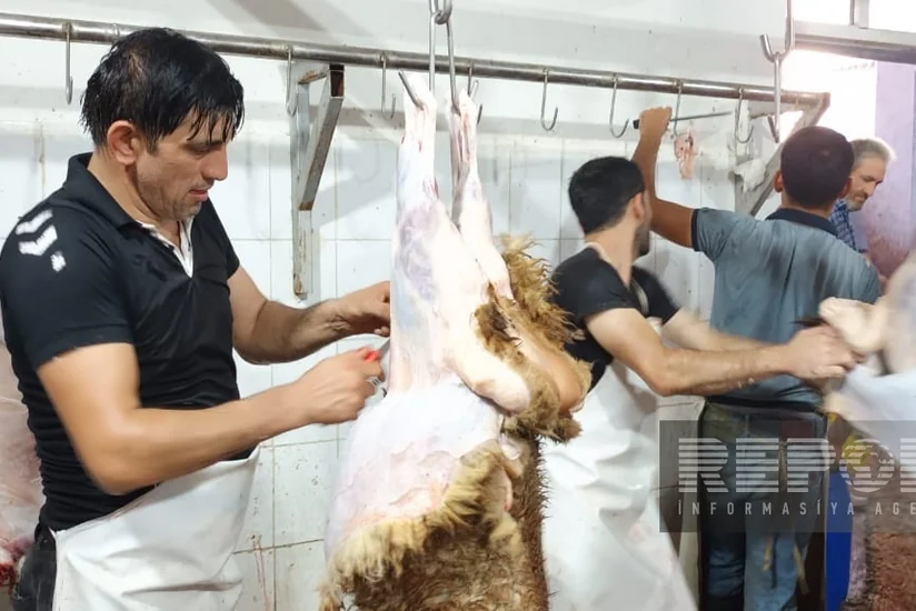 Paytaxt sakinləri qurban kəsir