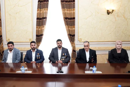 Ramin Məmmədov məscidlərə təyinat alan şəhid ailəsi üzvləri və müharibə iştirakçıları ilə görüşüb