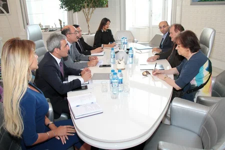 Mədəniyyət naziri fransalı jurnalist, yazıçı Jerar Kardonla görüşüb