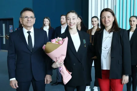 Mədət Quliyev gimnastları təltif edib