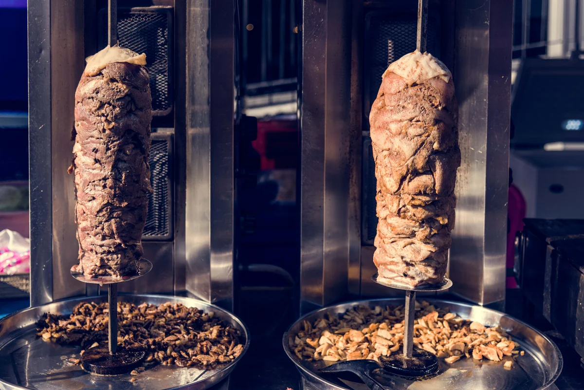Bakıda dönərdən zəhərlənənlərin adları məlum olub - SİYAHI