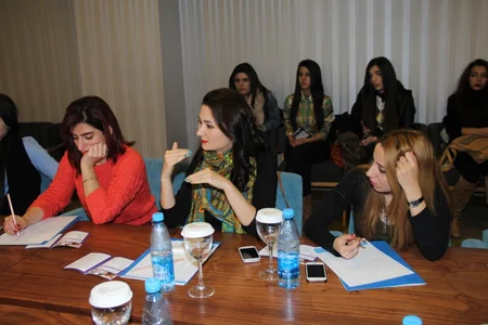 Gəncədə “Səfir olsaydım, Azərbaycanı necə təbliğ edərdim” layihəsi çərçivəsində dəyirmi masa keçirilib