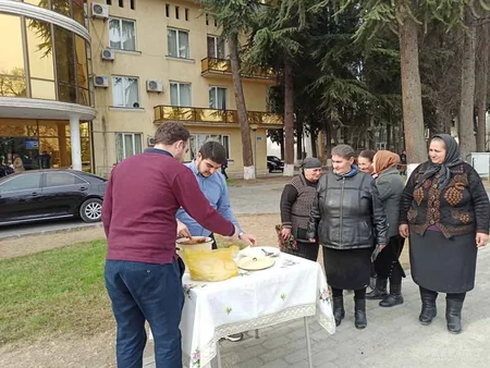 Azərbaycanlı gənclər etiraz aksiyası keçirdilər