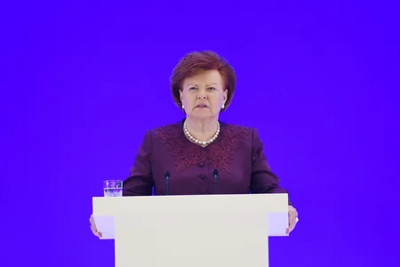 Mehriban Əliyeva Nizami Gəncəvi Beynəlxalq Mərkəzinin qızıl medalı ilə təltif edilib - YENİLƏNİB-2