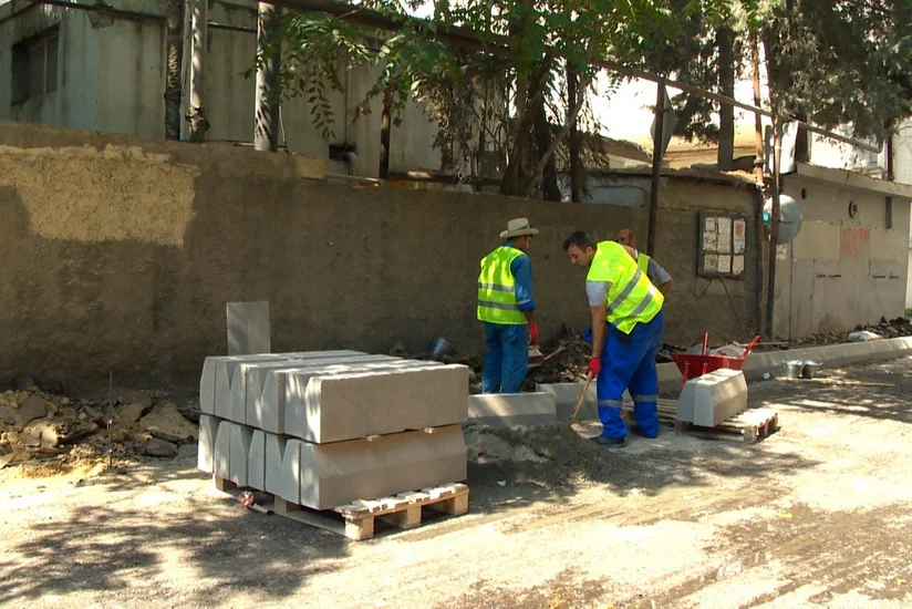Bakının Zərgərpalan küçəsində təmir işləri aparılır