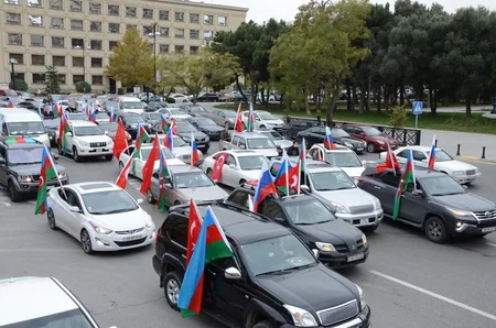 Bakıda qələbə yürüşləri keçirilir