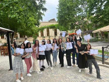 Amerikalı müəllimlər Xocalı və Kəlbəcərdən olan şagirdlərə ingilis dili keçiblər   