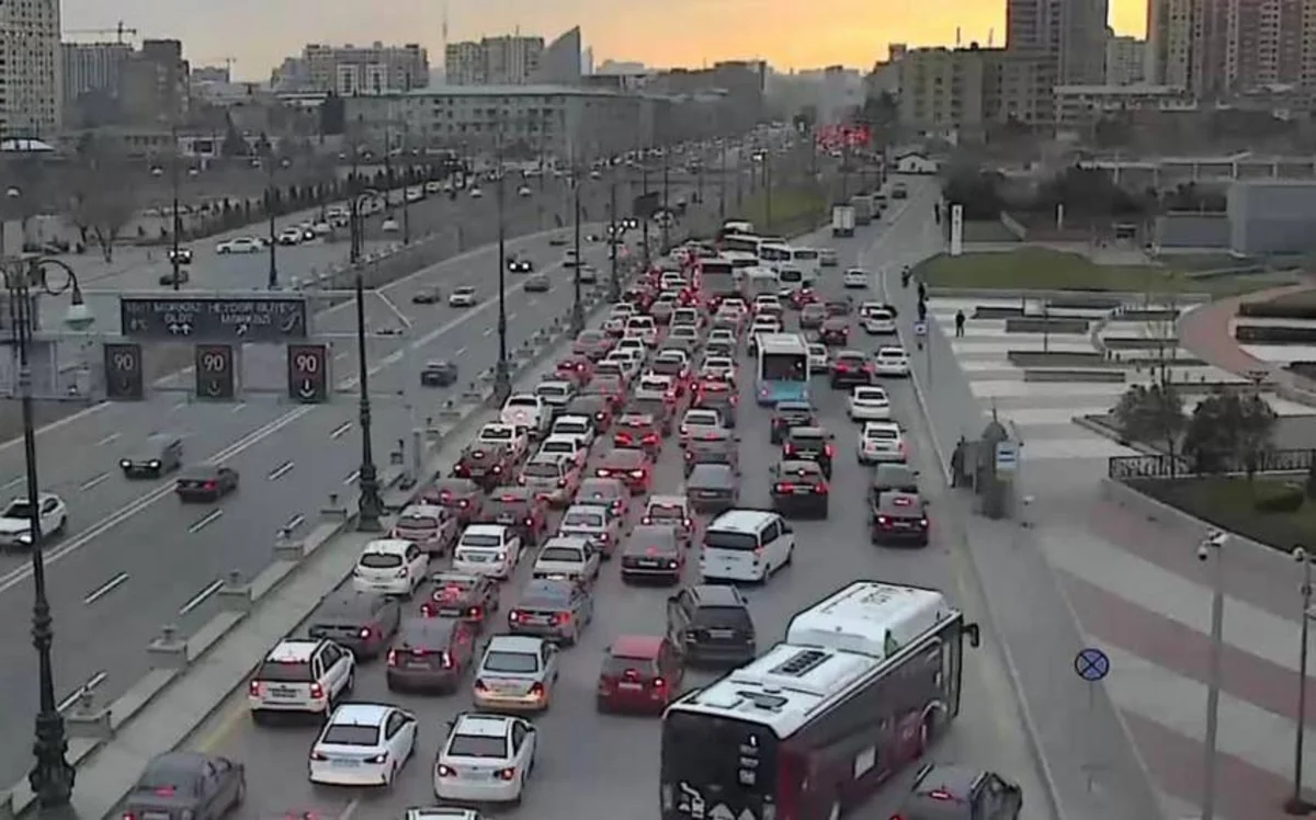 Bakının bir sıra yollarında tıxac müşahidə edilir