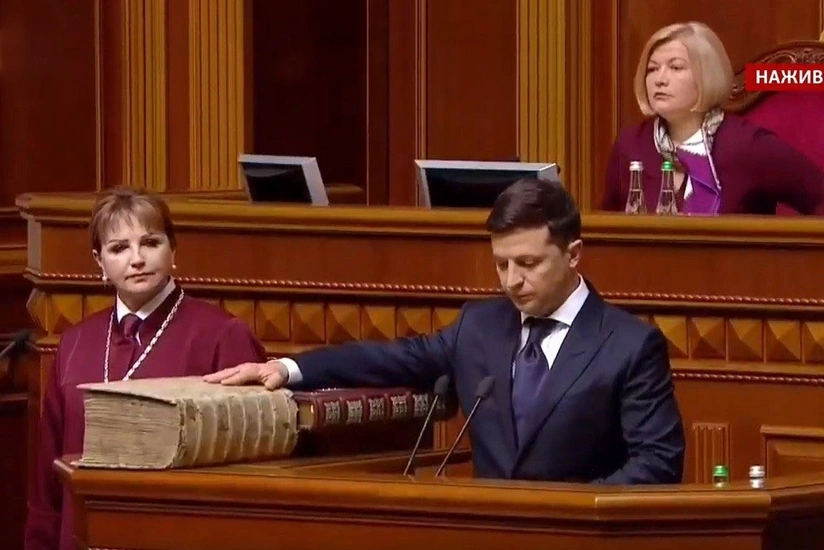 Зеленский вступил в должность президента Украины - ОБНОВЛЕНО - ФОТО
