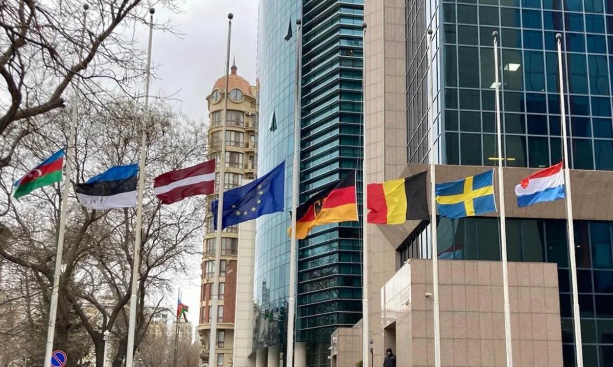 Avropa ölkələrinin Azərbaycandakı səfirliklərində bayraqlar yarıya endirilib