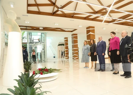 YAP-ın Mərkəzi Aparatı Zərifə Əliyevanın 100 illik yubileyinə həsr edilmiş tədbir keçirib - YENİLƏNİB