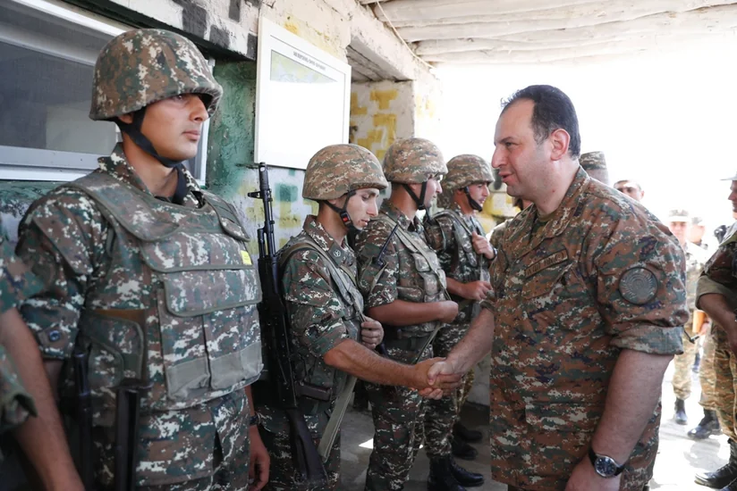 Erməni vəkil: “Zabitlərin çoxu Ermənistanı tərk etmək niyyətindədirlər”