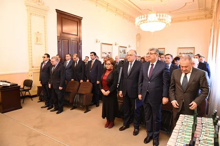 SOCAR-da yüksək dövlət təltiflərinə layiq görülmüş neftçilərə orden və medallar təqdim olunub - VİDEO