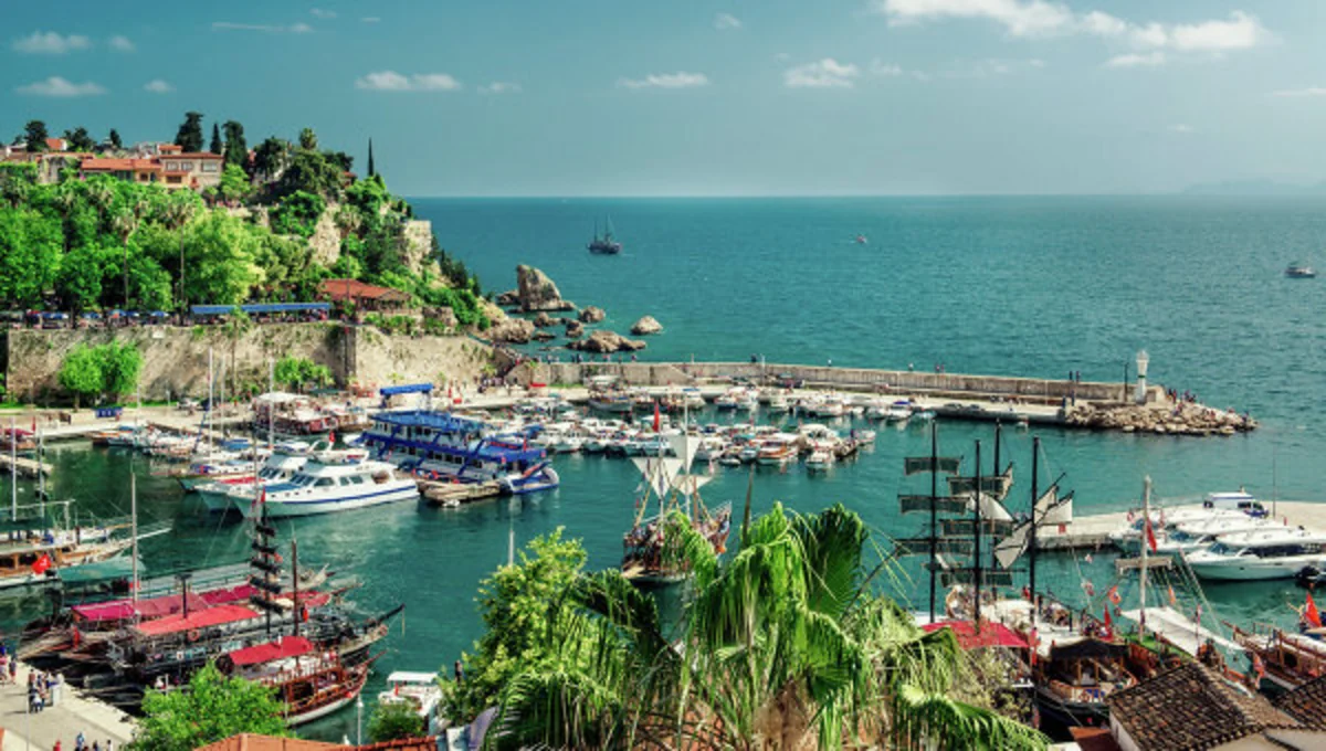​Türkiyəyə gələn turistlərin sayı azalıb