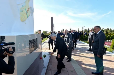 SOCAR prezidenti Neft Daşlarında neftçilərlə görüşüb