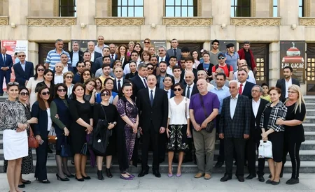 President Ilham Aliyev attends opening of garden outside Tazapir mosque and Central Park built along Fuzuli street