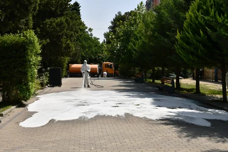 Bakı parklarında təmizlik-dezinfeksiya tədbirləri görülüb