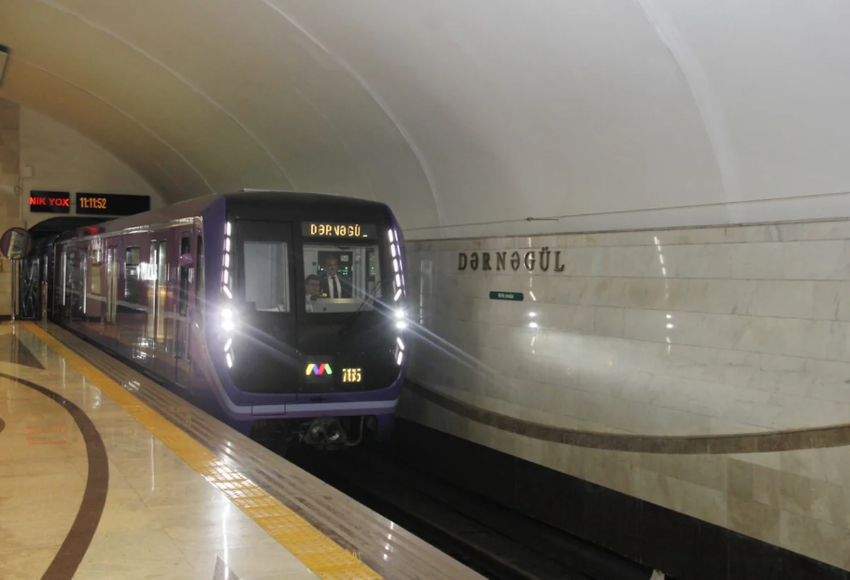 Bakı metrosunda qatarda nasazlıq yaranıb