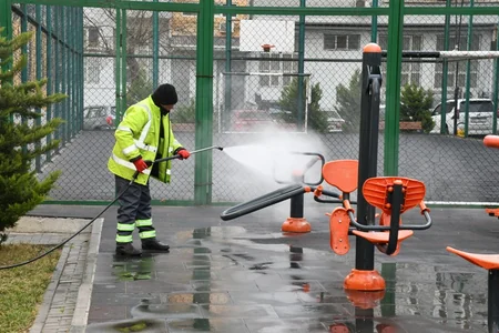 Bu gün Bakının 370 küçəsi yuyulub