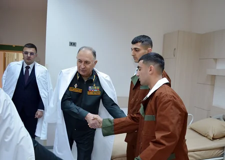 Закир Гасанов посетил Главный клинический госпиталь