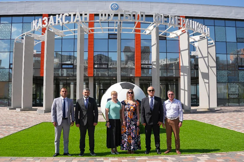 AFFA əməkdaşları Qazaxıstan Futbol Federasiyasının inzibati binasında olublar