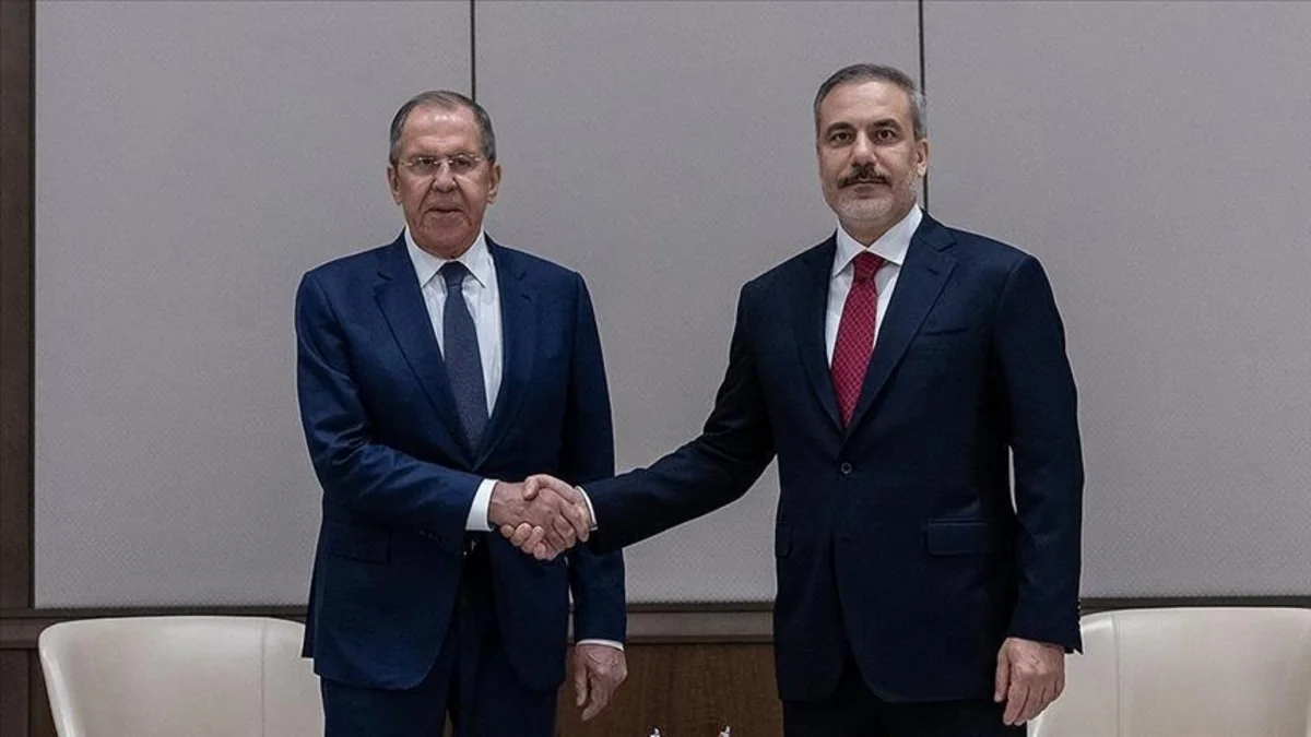Turkish, Russian FMs discuss bilateral issues