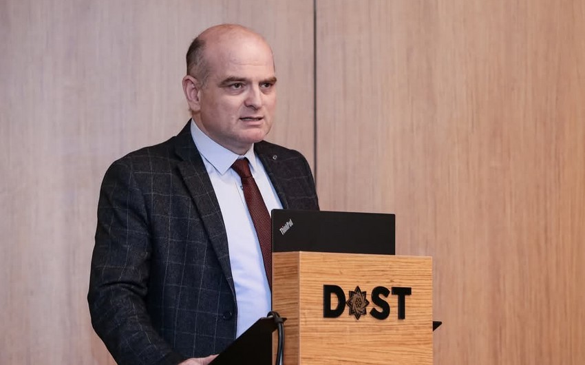 Elşad Məmmədov: “Neftin qiyməti düşsə də, Azərbaycanın valyuta sabitliyi üçün real risk görünmür”