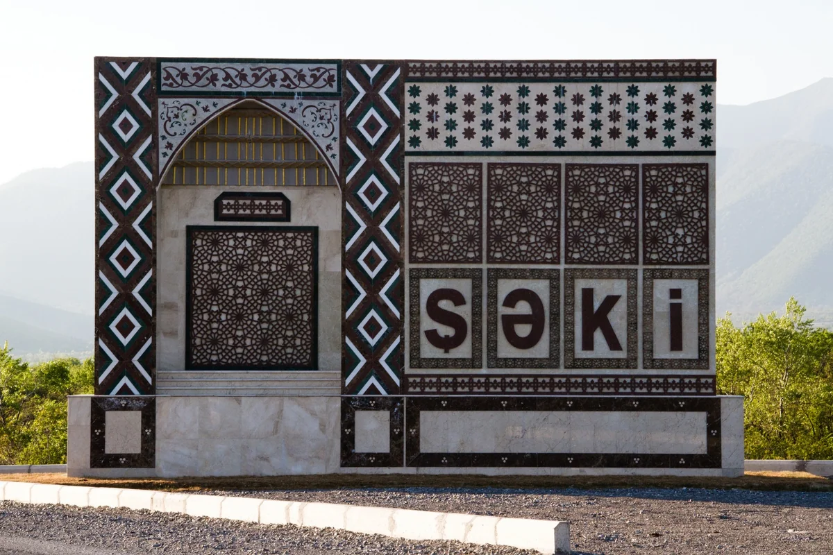 Şəkinin kəndinə ömrü 300 il olan yol çəkilib