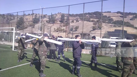 FHN Kahramanmaraşda sakinlərə humanitar yardım paylayır, çadırlar qurur