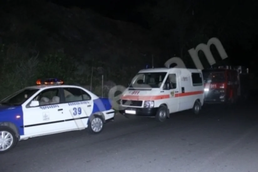 Yerevanda gənc özünü körpüdən atıb