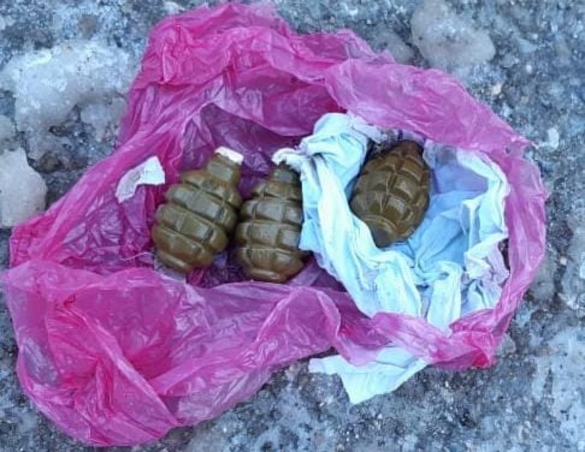 Qubada əl qumbaraları tapılıb