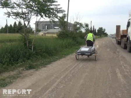 Alman s​əyyah 8 ölkəni piyada keçərək Azərbaycana çatıb - FOTO