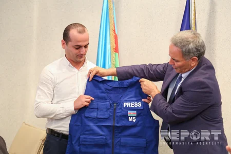 Press Council distributes vests to journalists - PHOTO
