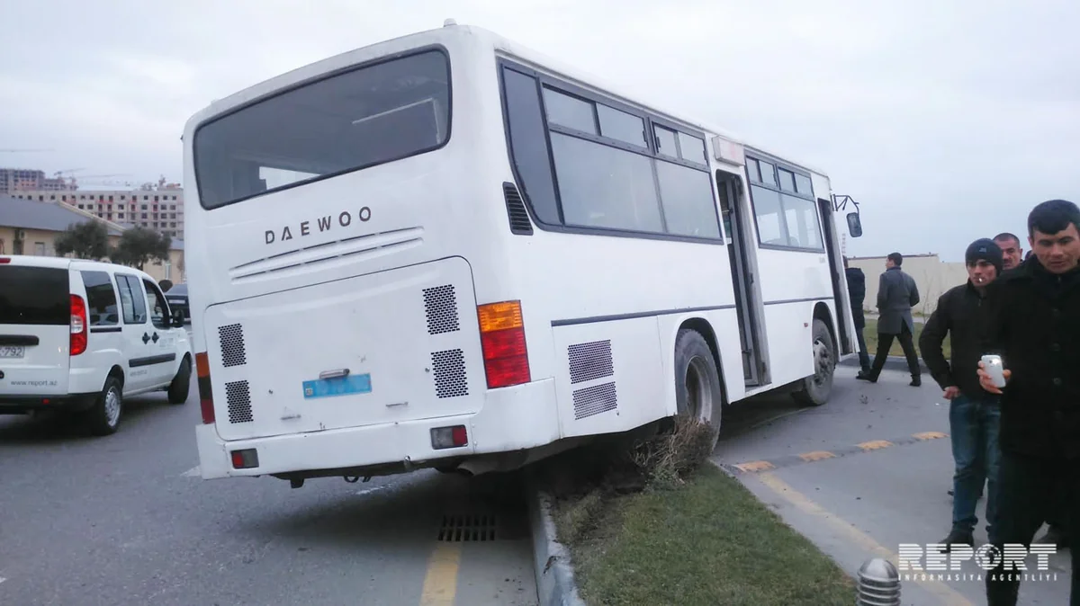 Bakıda sərnişin avtobusları toqquşub, xəsarət alanlar var