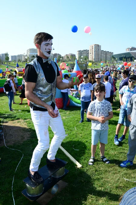 Heydər Əliyev Mərkəzinin parkında Uşaq festivalı keçirilib