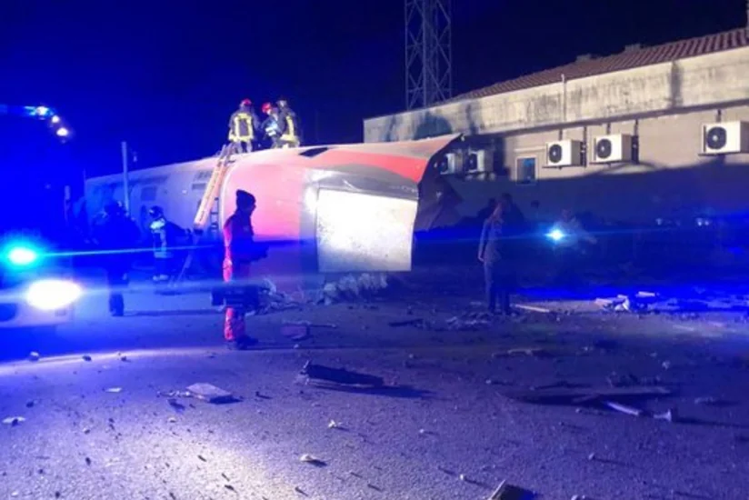 İtaliyada qatar relsdən çıxdı, ölən və yaralananlar var - FOTO