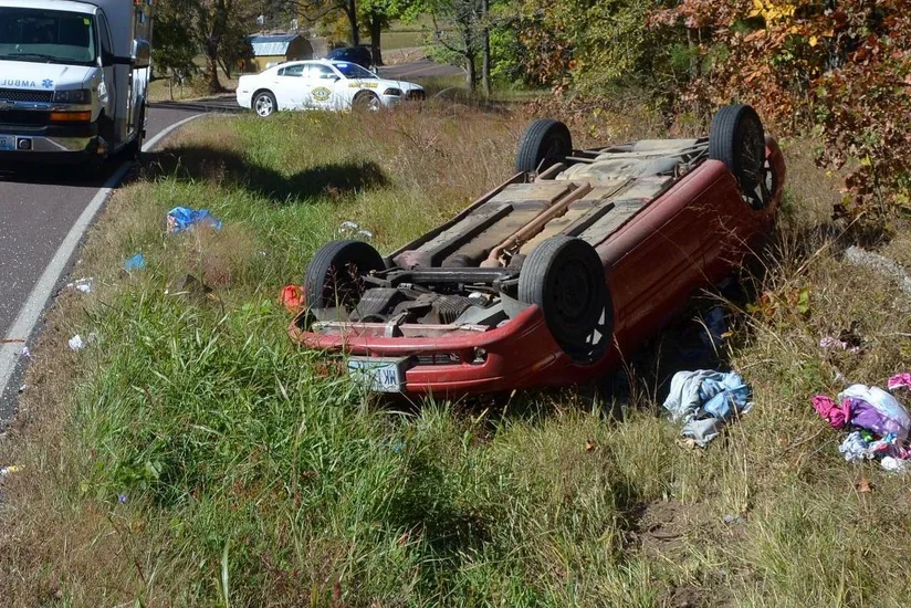 İsmayıllıda avtomobil dərəyə aşdı, sürücünün anası öldü