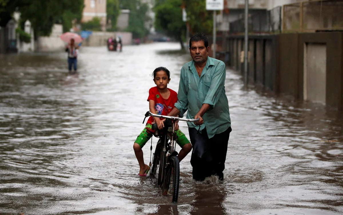 66 dead in rain fury in India 